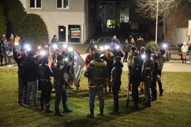 Podczas światełka do nieba, stworzono wielkie serce i zapalono latarki.