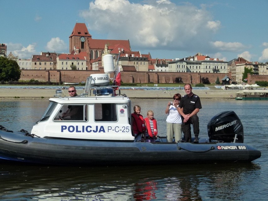 Toruń: Podczas WOŚP wylicytowali rejs policyjną motorówką
