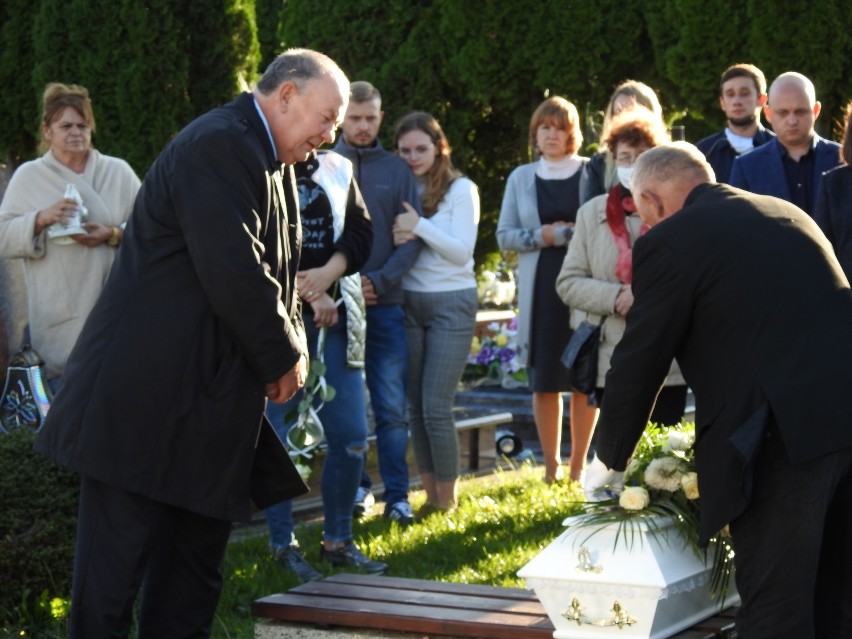 Pogrzeb dzieci zmarłych przed narodzeniem w Suwałkach. Ciała złożono do wspólnego grobu [Zdjęcia]