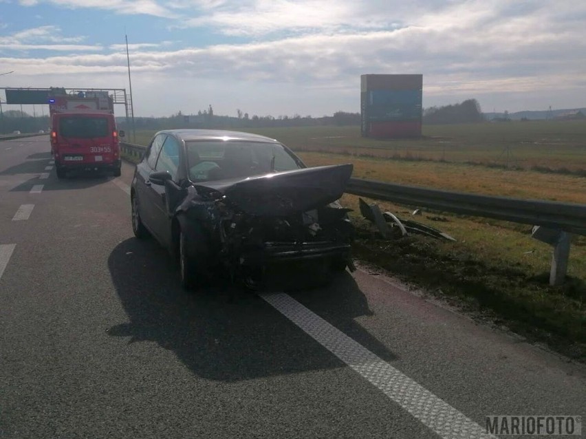 Zderzenie na 223 km opolskiego odcinku autostrady A4 w stronę Katowic. Natomiast na DK45 wypadki w Trzebiszynie i Jełowej 
