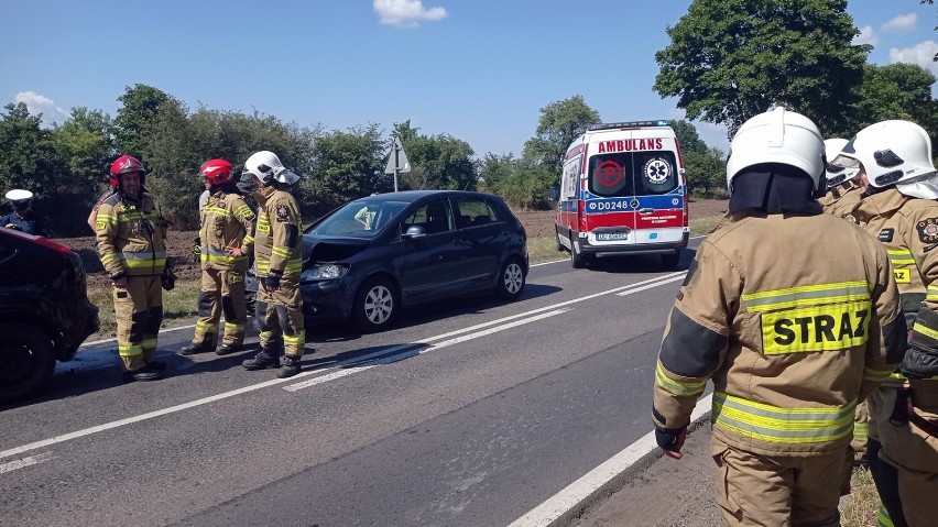 Utrudnienia na drodze po zderzeniu dwóch aut