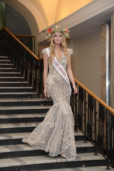 Zobacz, jak Marcelina Zawadzka prezentuje się w sukniach i stroju kąpielowym na Miss Universe