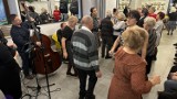 Potańcówka z okazji Dnia Seniora w Centrum Wsparcia Społecznego we Włocławku. Zdjęcia, wideo