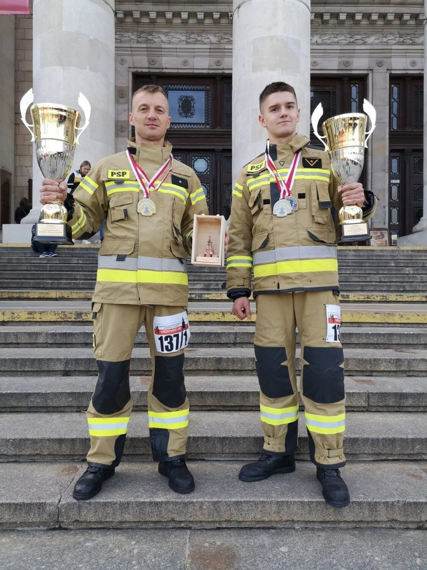 Mariusz Pustuła i Konrad Kucała, zwycięzcy biegu na ostatnie...