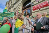 Kraków: działkowcy protestowali pod Urzędem Wojewódzkim [ZDJĘCIA]