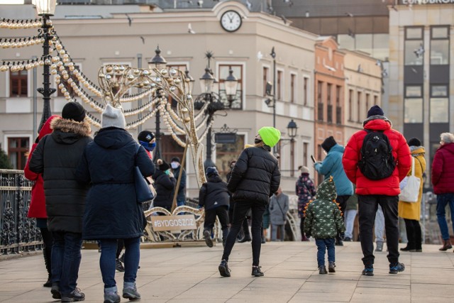 Utworzenie parku narzuca olbrzymie ograniczenia przestrzenno-budowlane na terenie bydgoskiego centrum. To m.in. usunięcie instalacji klimatyzacyjnych na zewnątrz zabytkowych budynków, problemem też jest np. montaż okien w ramach z PCV i... sadzenie iglaków.