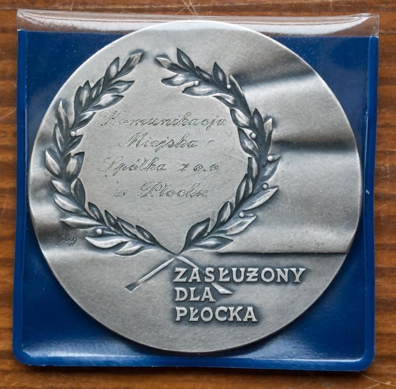 Pamiątkowy medal "Zasłużony dla Płocka" wręczony Komunikacji...