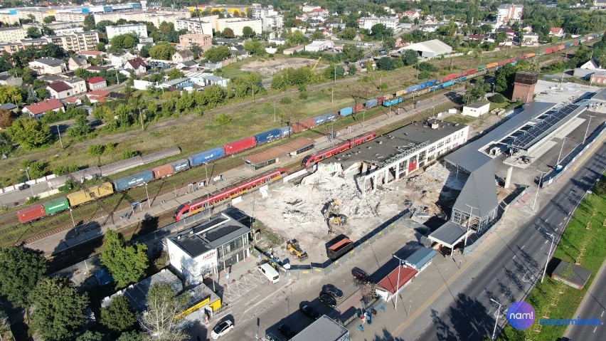 Trwa wyburzanie dworca PKP/PKS we Włocławku - zdjęcia 3...