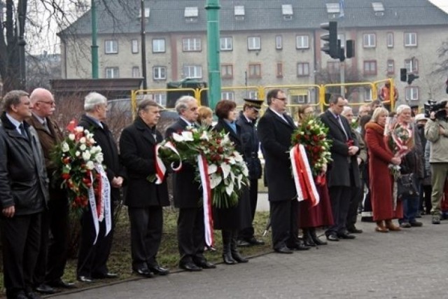 Rocznica katastrofy smoleńskiej 2014 w Zabrzu oraz upamiętnienie ofiar Zbrodni Katyńskiej (zdjęcia z 2013 roku)