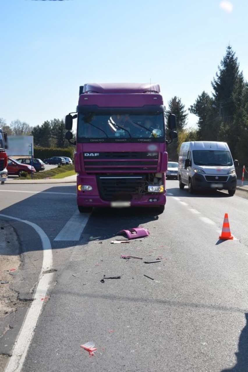 Ciężarówka uderzyła w osobówkę na krajowej 19 w Pustynach