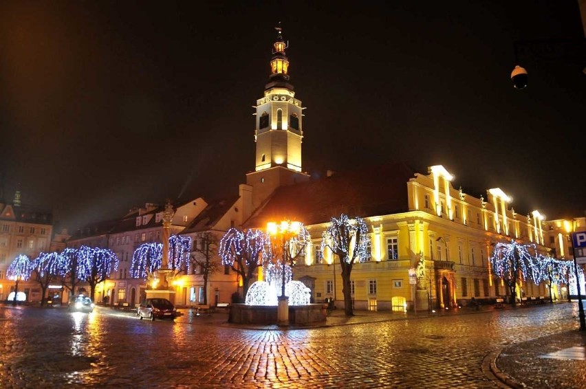 Świąteczne dekoracje rozbłysnęły w Świdnicy (ZDJĘCIA)  
