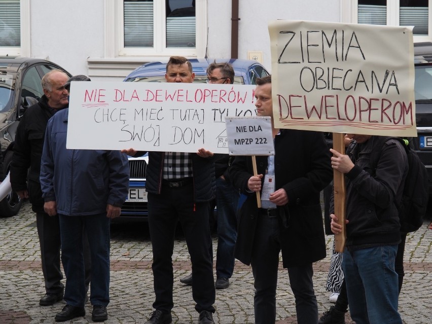 Trwa protest mieszkańców osiedla Wzniesień Łódzkich pod...