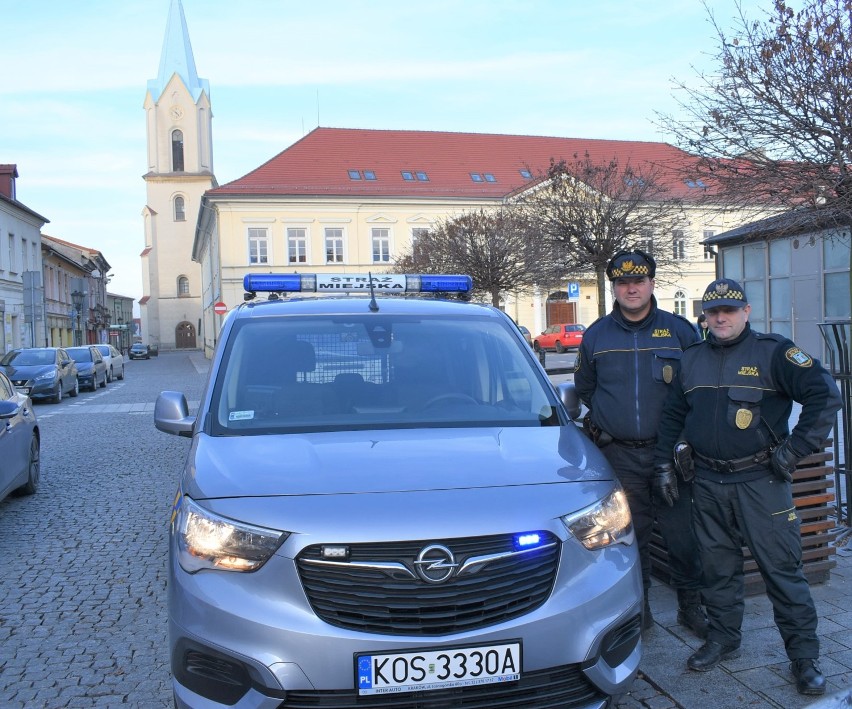 Straż Miejska w Oświęcimiu dostała nowy radiowóz. Pojazd jest przystosowany do przewozu osób zatrzymanych [ZDJĘCIA]