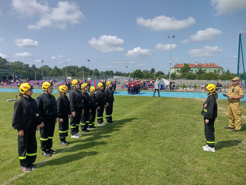 Zawody strażackie na odnowionym stadionie w Szprotawie....