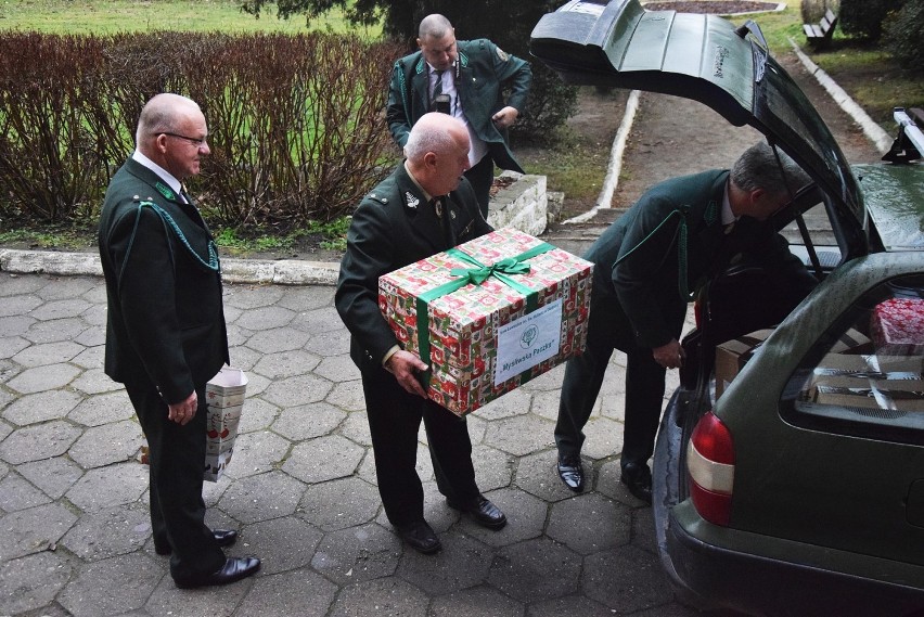 Paczka dla potrzebujących od myśliwych (ZDJĘCIA)  Paczka dla potrzebujących od myśliwych (ZDJĘCIA) 