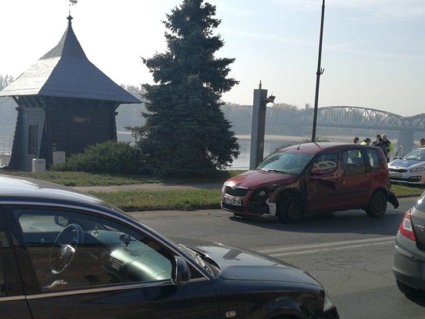 Wypadek na Bulwarze Filadelfijskim w Toruniu. Uwaga na...