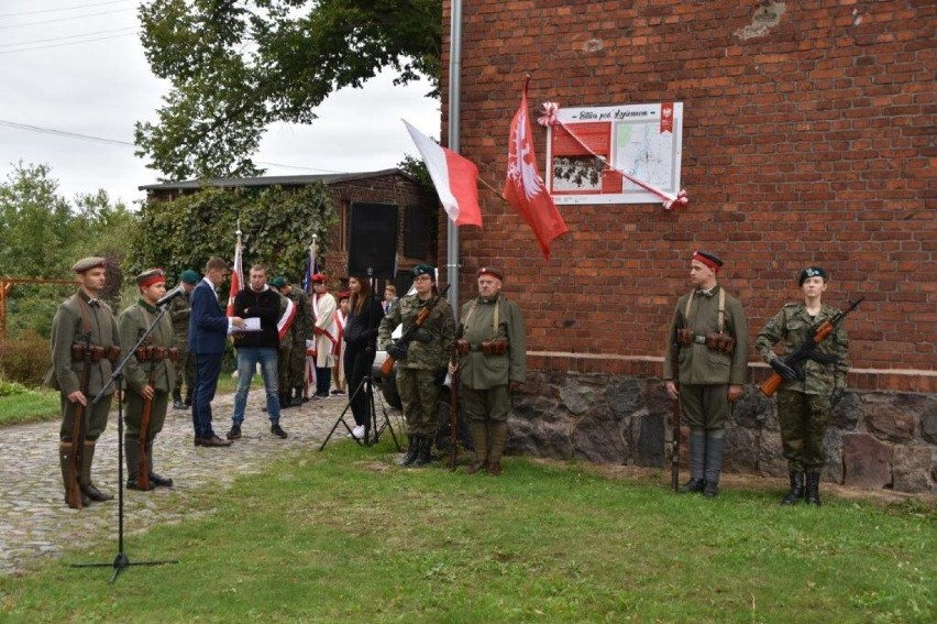 W Gączu odsłonięto tablice, upamiętniającą historię zdobycia dworca przez powstańców z Kłecka i Łopienna