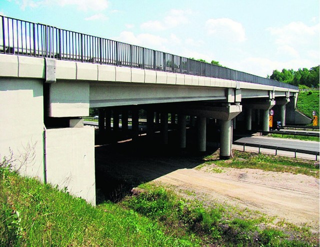 BRZEZINKA
Od poniedziałku zamknięty jest wiadukt nad autostradą A4 na Nowochrza-nowskiej. Zachowane jest przejście dla pieszych.