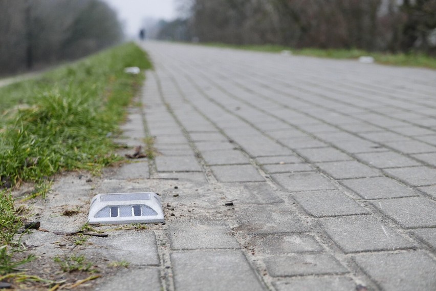 Migające światełka nikomu się nie podobają. Absurdalna realizacja projektu z budżetu obywatelskiego na Białołęce 