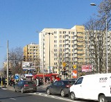 Wypadek na Mokotowie: samochód blokuje ulicę przy metrze Wierzbno