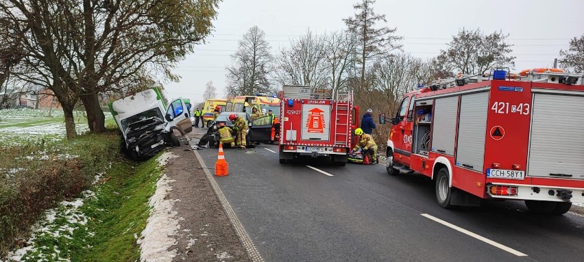 Wypadek w Grzybnie, dwie osoby ucierpiały