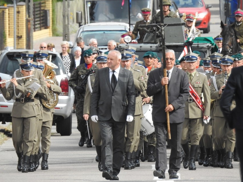 Zambrów. Nieznany żołnierz spoczął z towarzyszami broni na miejskim cmentarzu [zdjęcia]