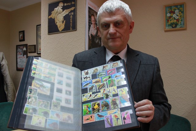 Marek Wróbel, komendant Straży Miejskiej - zbiera znaczki.