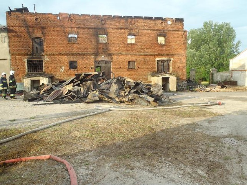 Pożar budynku magazynowego w Pomarzanach Fabrycznych
