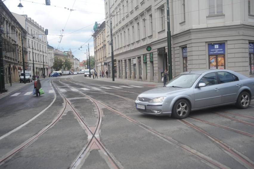 Kraków. Tramwaje wracają na ulicę Stradomską, urzędnicy ograniczają ruch samochodowy, ale nie ma powrotu do rozkładów jazdy sprzed pandemii