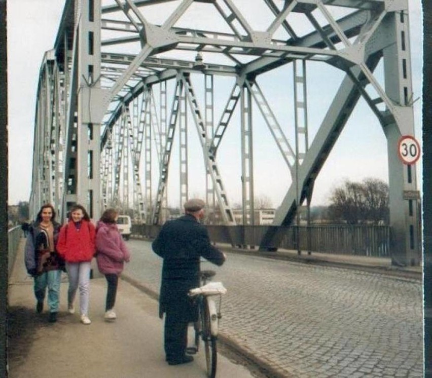 Różowy most w Głogowie - wiecie, kto zdecydował, że przeprawa przez Odrę ma taki kolor? Będziecie zdziwieni!