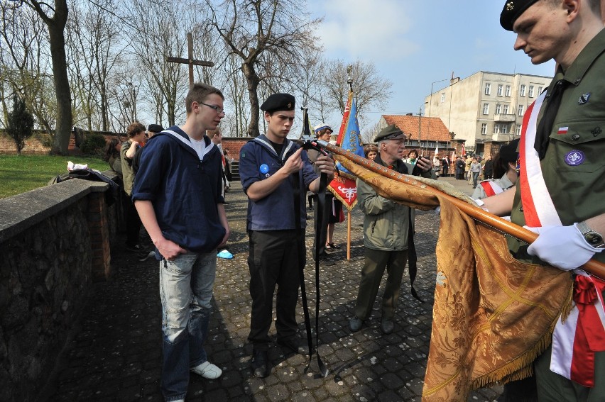 14 rocznica katastrofy smoleńskiej. Tak mieszkańcy Malborka w kwietniu 2010 r. podczas żałoby narodowej oddali cześć ofiarom tragedii