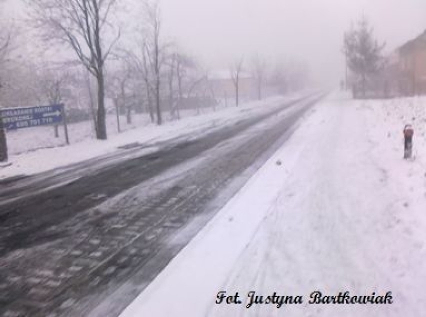 Wjazd na ul. Kanałową okryła poranna mgła.Fot. Justyna...