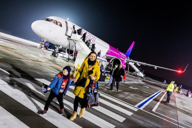 14 grudnia samolot linii WIZZ Air po raz pierwszy wylądował na bydgoskim lotnisku.