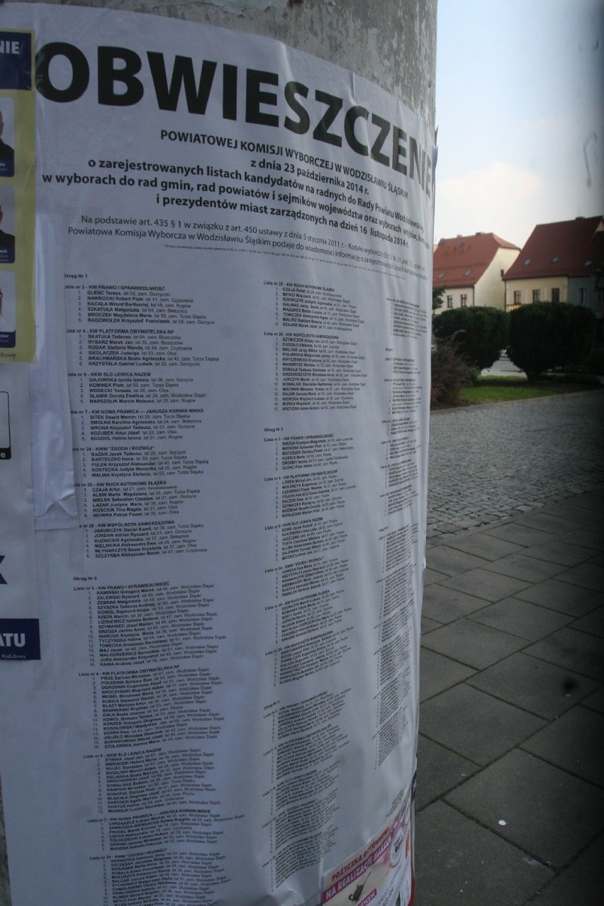 Wodzisław jest zaklejony plakatami i bilbordami