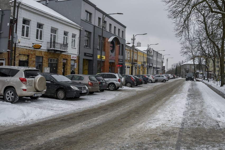 Centrum Buska tętniło życiem w sobotę. Mieszkańcy wyszli z domów mimo chłodu [ZDJĘCIA]