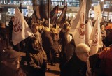 Przeciwko likwidacji gimnazjów. Mroczny protest w Łodzi