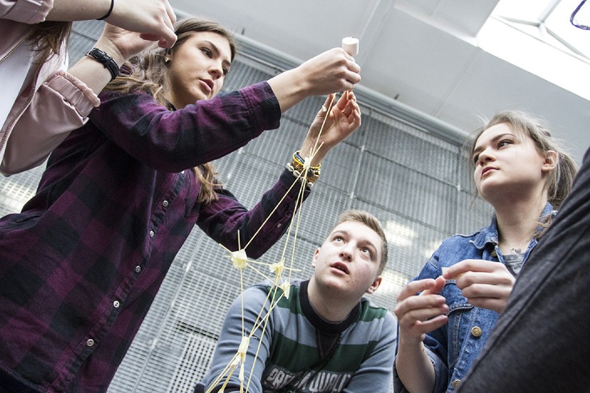 Piankowe wyzwanie, czyli Marshmallow Challenge na Politechnice Białostockiej [ZDJĘCIA]