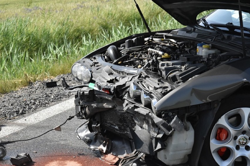 Wypadek w Rzeszotarach, droga w obu kierunkach zablokowana! [ZDJĘCIA]