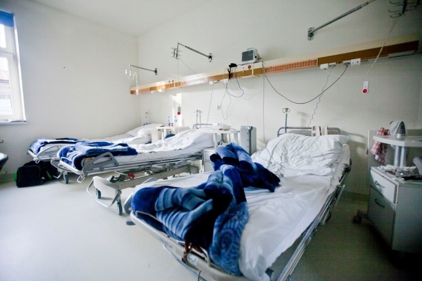 Kraków. Część sal dla chorych w szpitalu Jana Pawła II wymaga pilnego remontu