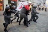 Lublin. Patrole ZOMO w centrum miasta. Milicjanci pałowali przechodniów. ZOBACZ ZDJĘCIA