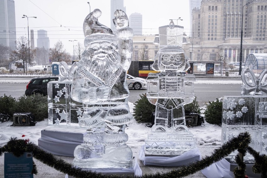 Festiwal rzeźb z lodu w centrum Warszawy. Niezwykłe arcydzieła i atrakcje dla mieszkańców przy Domach Towarowych Wars Sawa Junior