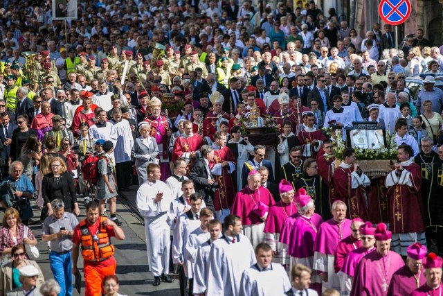 Tak wyglądały procesje na Skałkę w minionych latach. Kiedy do nich wrócimy?