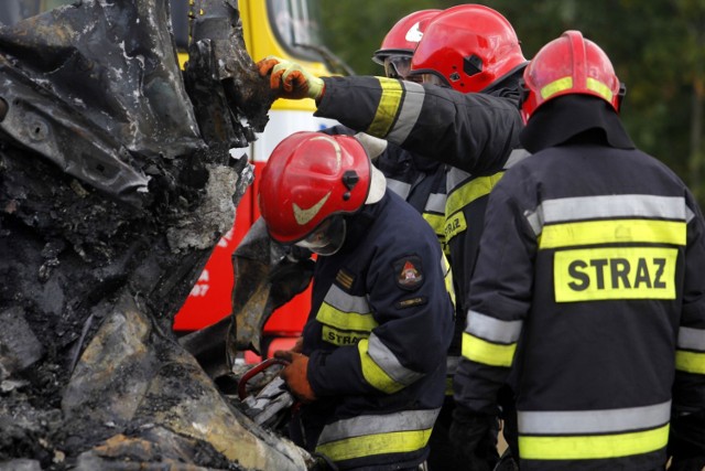 Strażacy pomagają w wypadkach, gaszą lasy i trawy