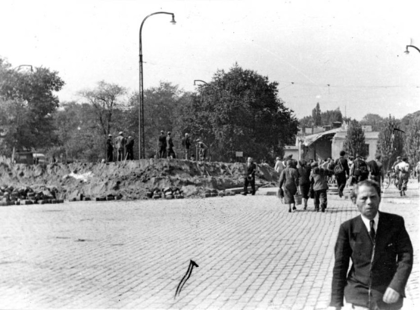 Ulice Warszawy w czasie oblężnia we wrześniu 1939 r.