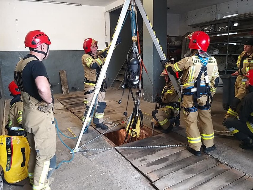 Szkolenie na wysokościach. Dwudniowe ćwiczenia strażaków z Goleniowa i Nowogardu
