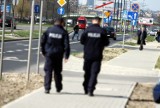 Bieg przez ulicę do Felicity: Policjanci wypisują mandaty. Drogę rozdzielą barierki