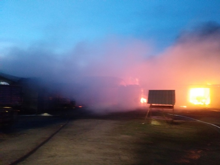 Ogromny pożar w miejscowości Szlasy - Mieszki (gm. Rutki). Strażacy walczyli z ogniem prawie 10 godzin [ZDJĘCIA]