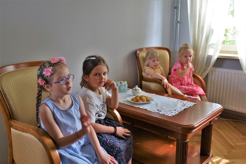 Dzieci z Przedszkola Kot w Butach odwiedziły urząd miasta w Radomsku. ZDJĘCIA
