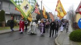 Uliczne jasełka również w Wytomyślu. Wiernym nie przeszkodził deszcz [ZDJĘCIA]