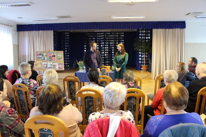 Spotkanie autorskie ze znanym autorem kryminałów w Czarnożyłach[FOTO]